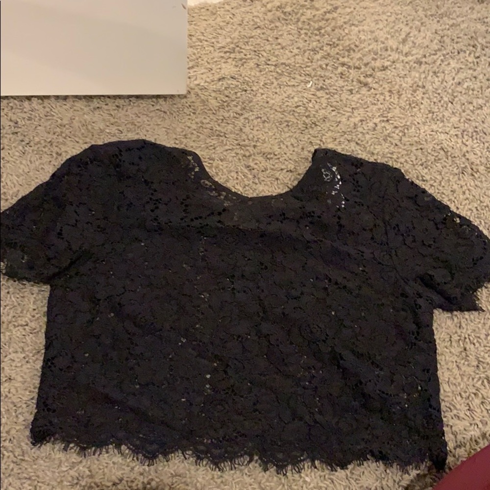 Lace cropped shirt